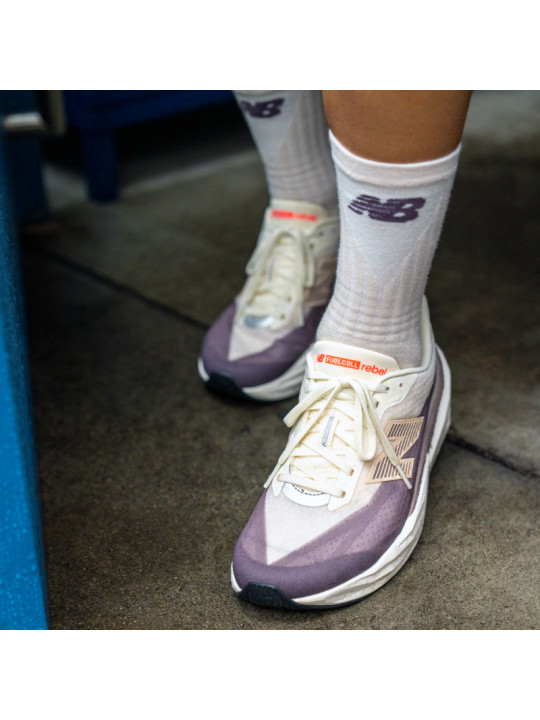 Chaussures Running New Balance FuelCell Rebel v5 Homme Beige