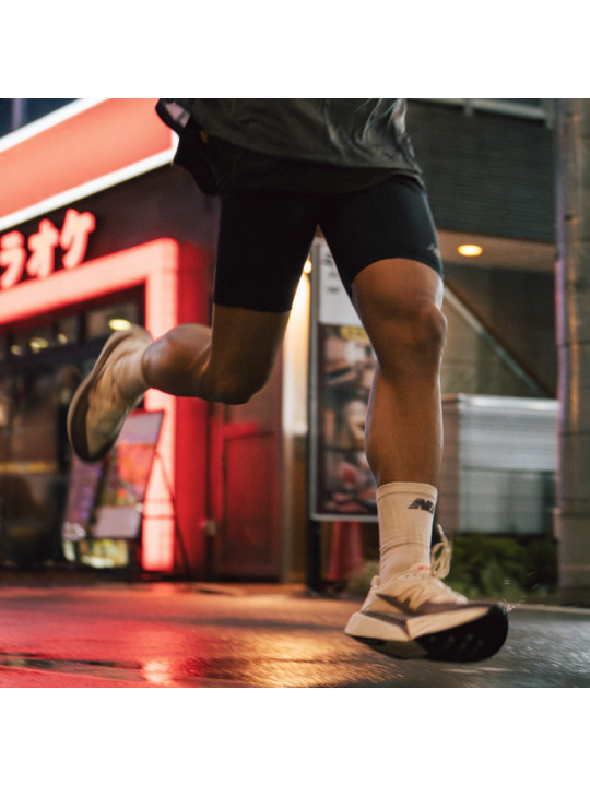 Chaussures Running New Balance FuelCell Rebel v5 Homme Beige
